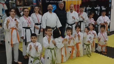 Doğuş spor Karate takımı  Madalya yağdırdı