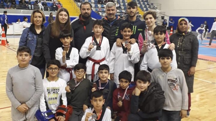 Okullar arası Tekvando maçlarında Büyük Başarı Geldi 15 Madalya ...