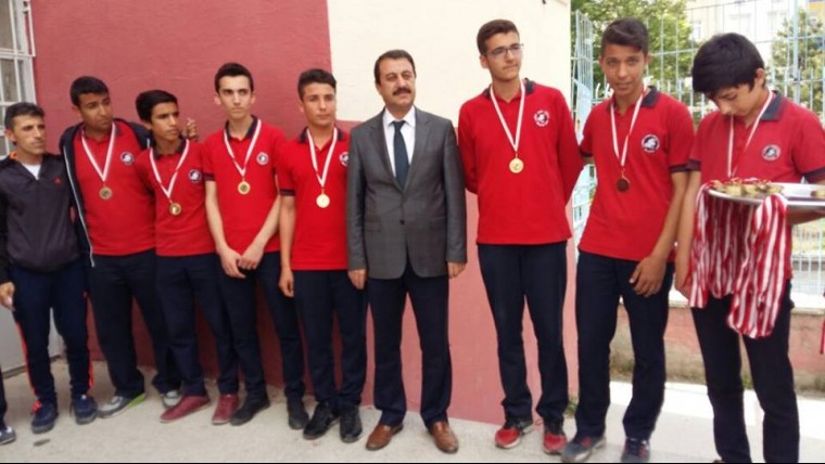 H.Ahmet Akıncı  Anadolu Lisesi   Bahar Kupasında  Basketbol-Futbol-Voleybol Şampiyonları Beli Oldu...