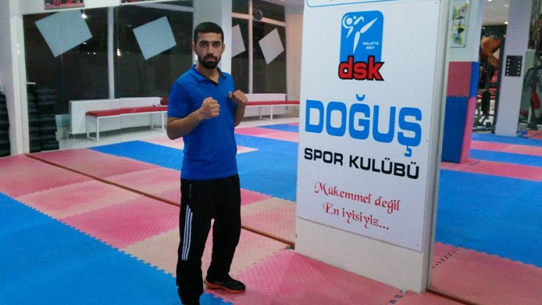 Kickboks Muay Thai  Seanslarımız Hocamız Mehmet Boyraz Yönetiminde Başladı...