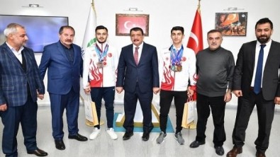 Malatya Belediye Başkanı Selahatin Gürkan  Kick Boks Dünya 3’üncüsü Mehmet Kaya’yı Kabul Etti