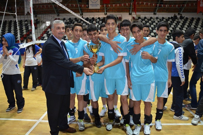 Malatyada 2014 - 2015 Sezonu Liseler Arası Gençler Voleybol Maçları Sona Erdi...