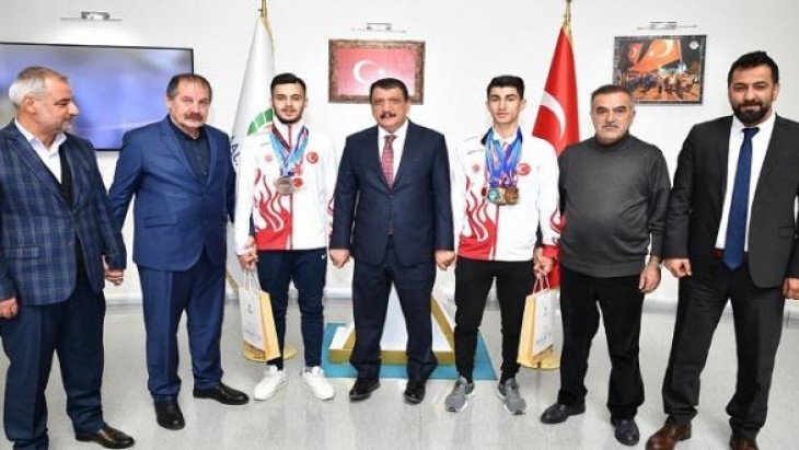 Malatya Belediye Başkanı Selahatin Gürkan  Kick Boks Dünya 3’üncüsü Mehmet Kaya’yı Kabul Etti